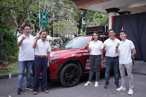 Bp. Ricky Thio, Mr. Manabu Tanaka, Ibu Pramita Sari (PR & Communication Senior Manager EMI), Bp. Mulyadi Kantiana Surjonogo (Direktur Mazda Kuta), Bp. Wahyudi (Branch Manager Mazda Kuta)